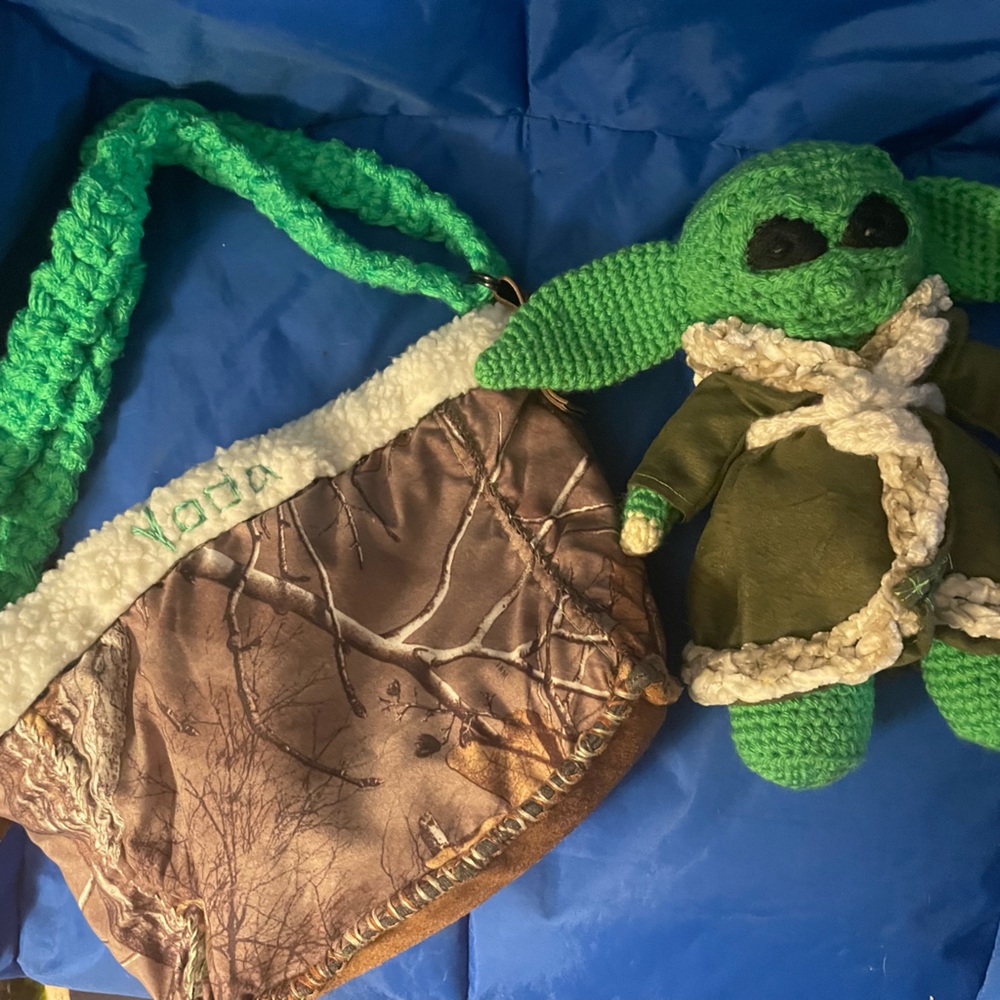 Yoda and matching carry bag with insulated lining